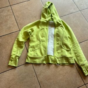 I am selling Lululemon scuba